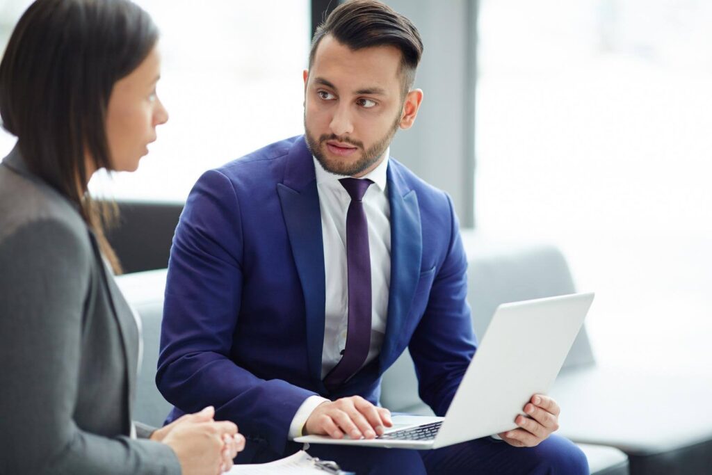 Business professional meeting with a client, illustrating how Ace Home Care Franchise helps foreigner entrepreneurs start a U.S. home care business through the E-2 visa program